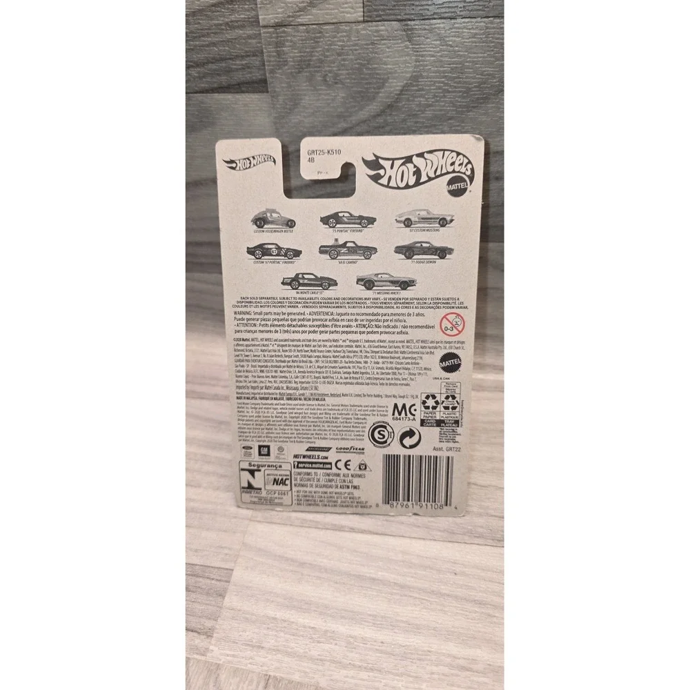 HOT WHEELS FLYING CUSTOM MUSTANG *TARGET EXCLUSIVE
